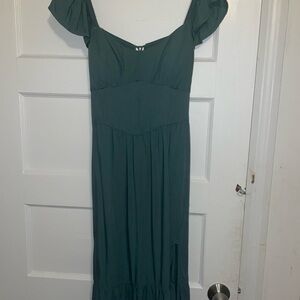 Hollister Green Pleated Maxi Dress with Sweetheart Neckline